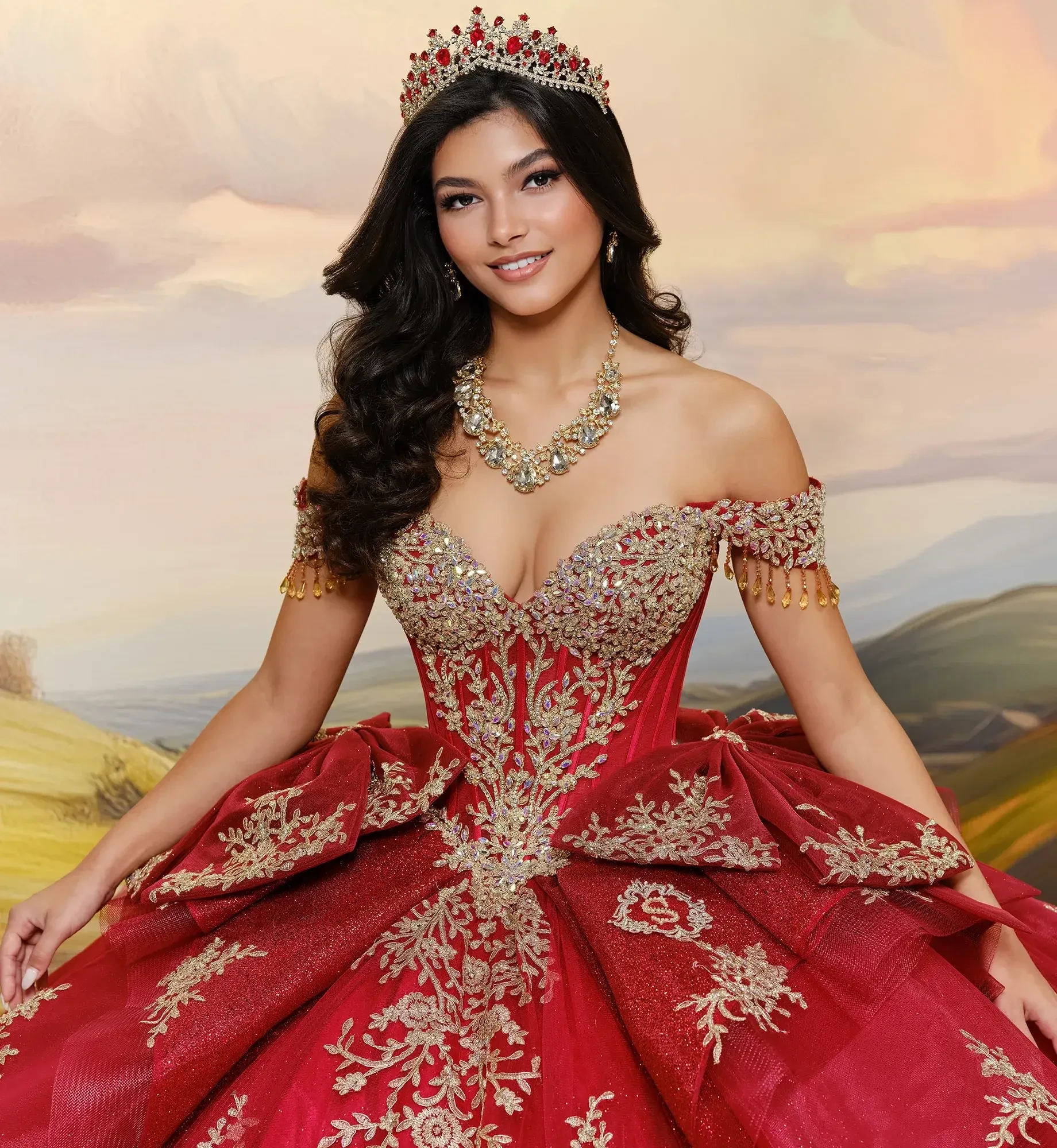 Una joven con un lujoso vestido rojo, adornado con detalles dorados y una tiara, posando con gracia. El fondo presenta un paisaje pintoresco.